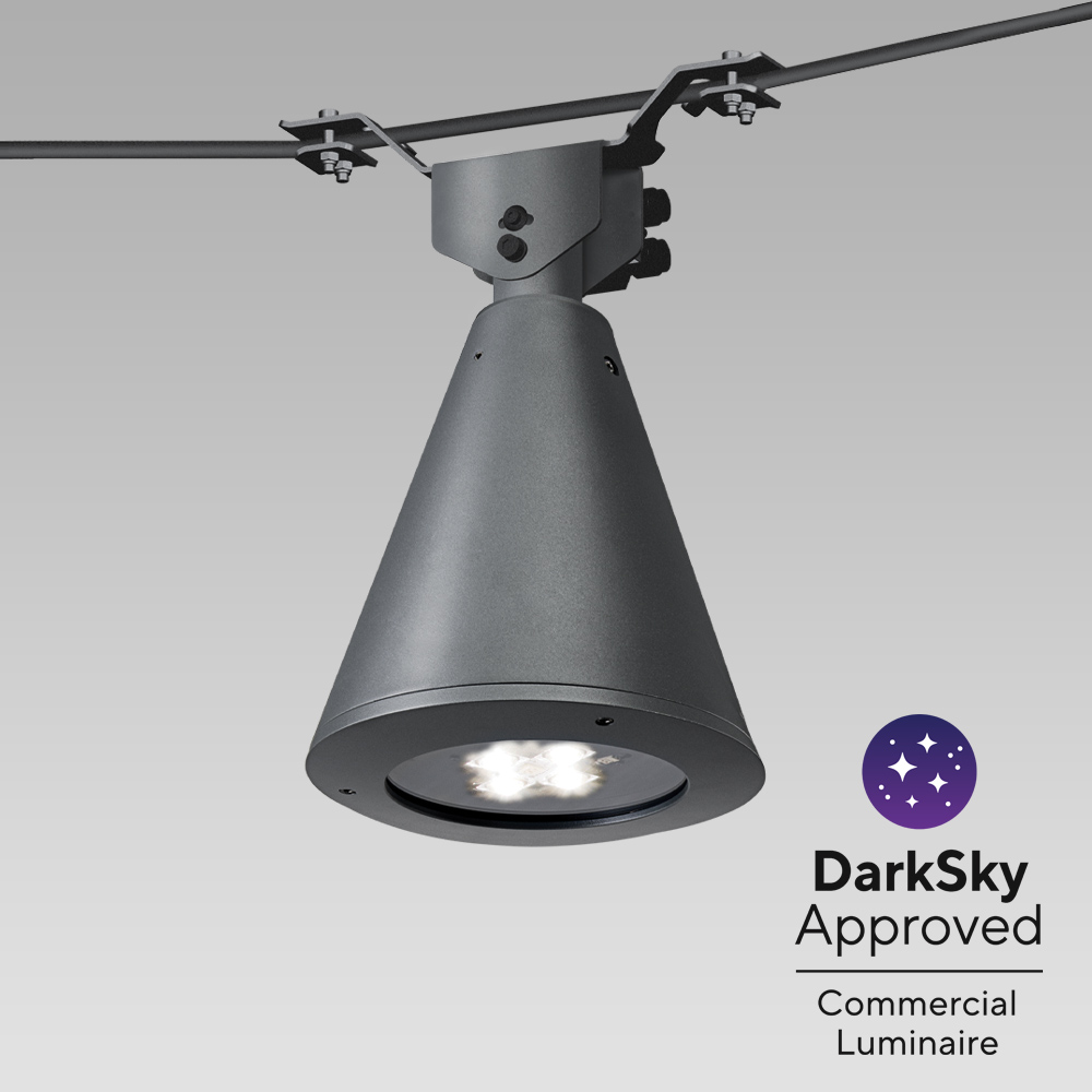 Apparecchio per illuminazione urbana a catenaria dal classico design di forma conica